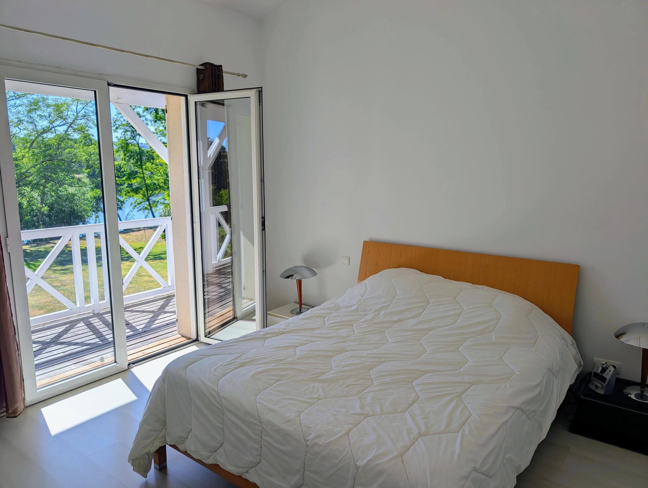 Riverside architect designed home near Villeneuve centre, Nouvelle-Aquitaine – France – BVI87468