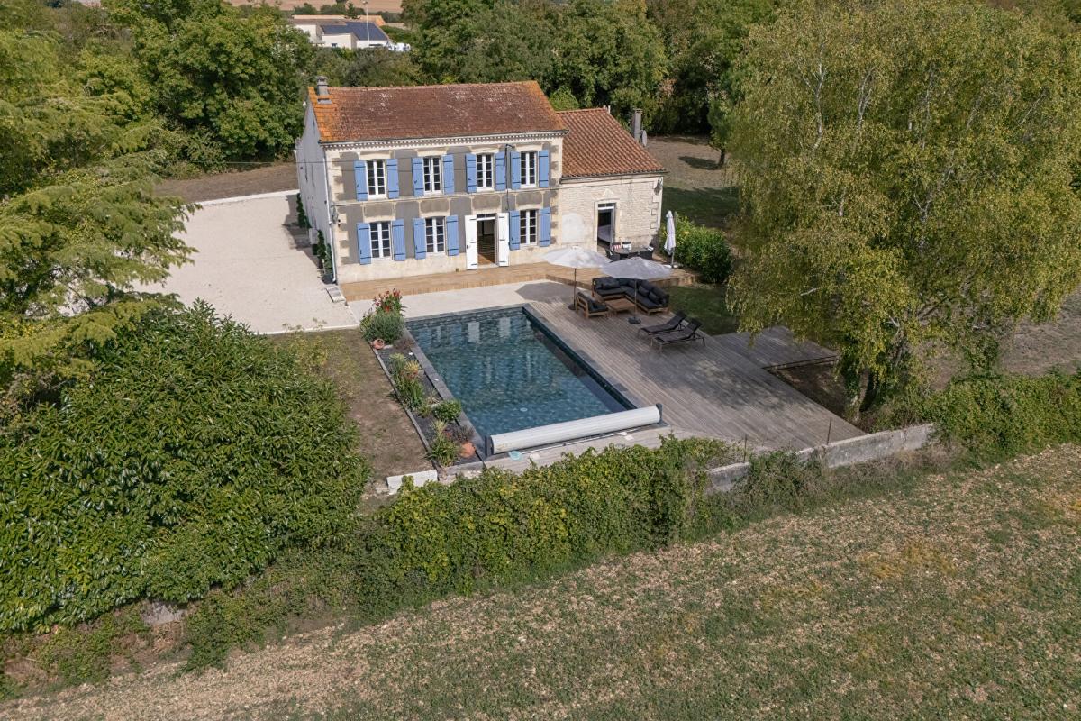 4 bedroom maison de maitre in Essouvert, Charente-Maritime, France