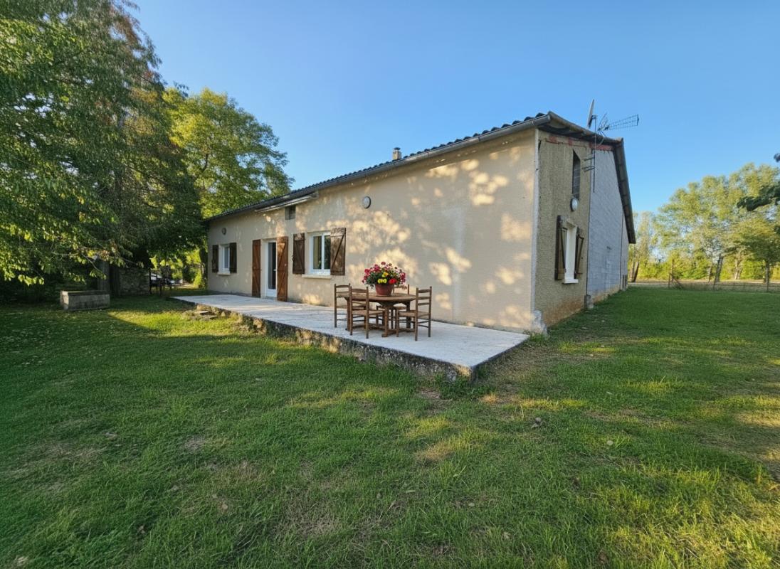 2 bedroom maison situee en campagne in Notre Dame De Sanilhac, Dordogne, France