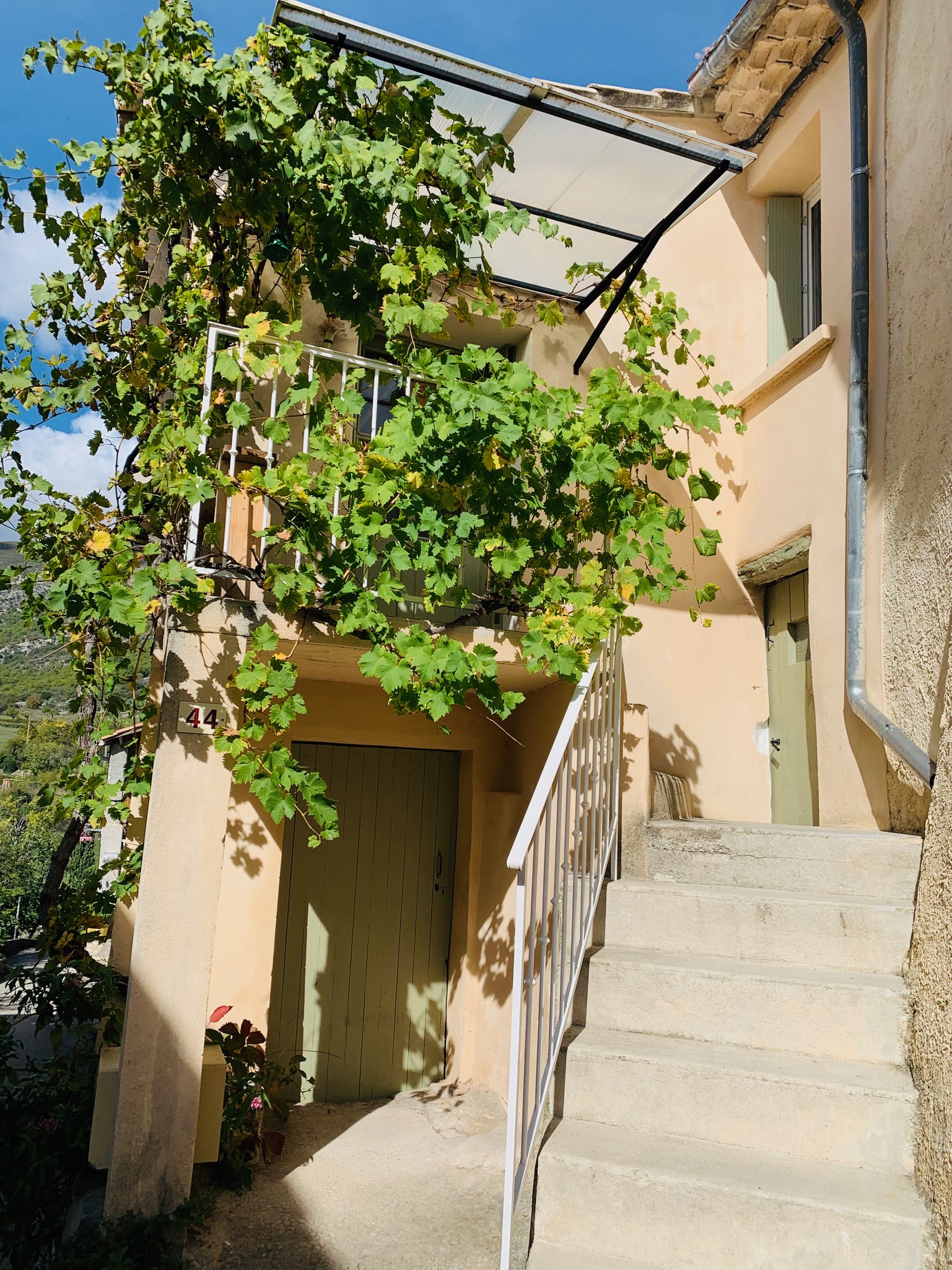 Character 110m² stone village house with garden and wooden terrace, Provence