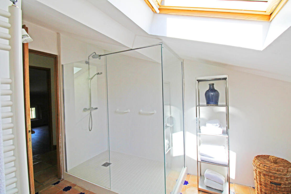 Stunning 4 bed property in the countryside with pool, large garden and renovated to a high standard