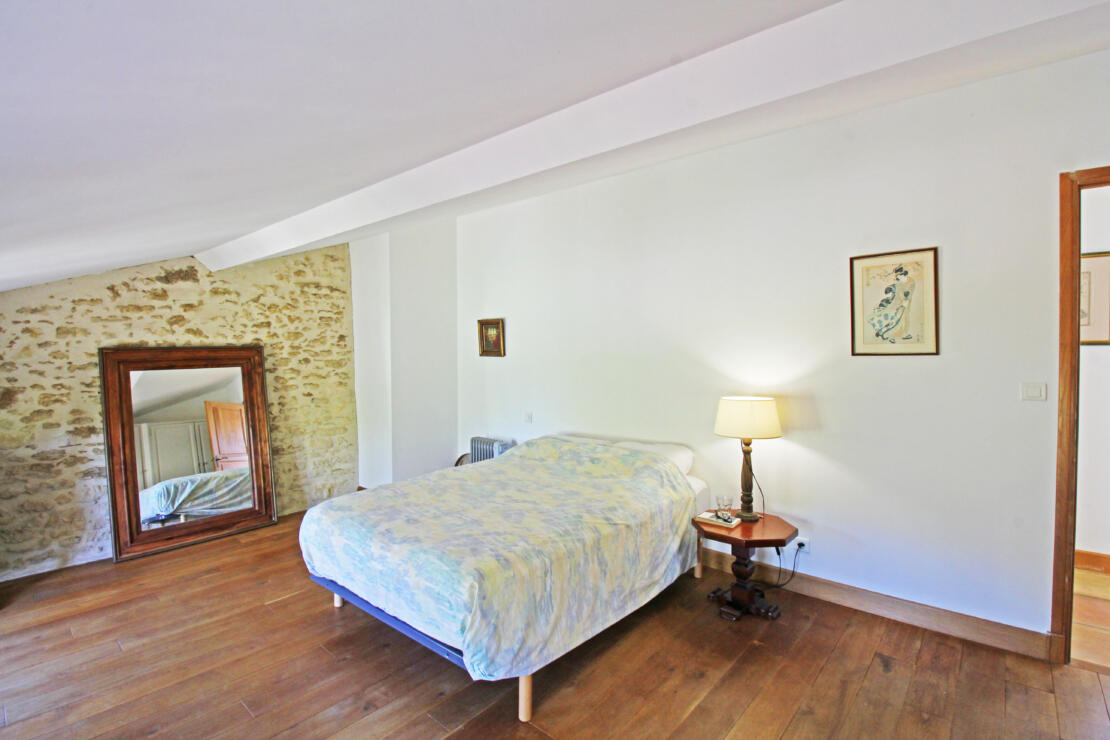 Stunning 4 bed property in the countryside with pool, large garden and renovated to a high standard