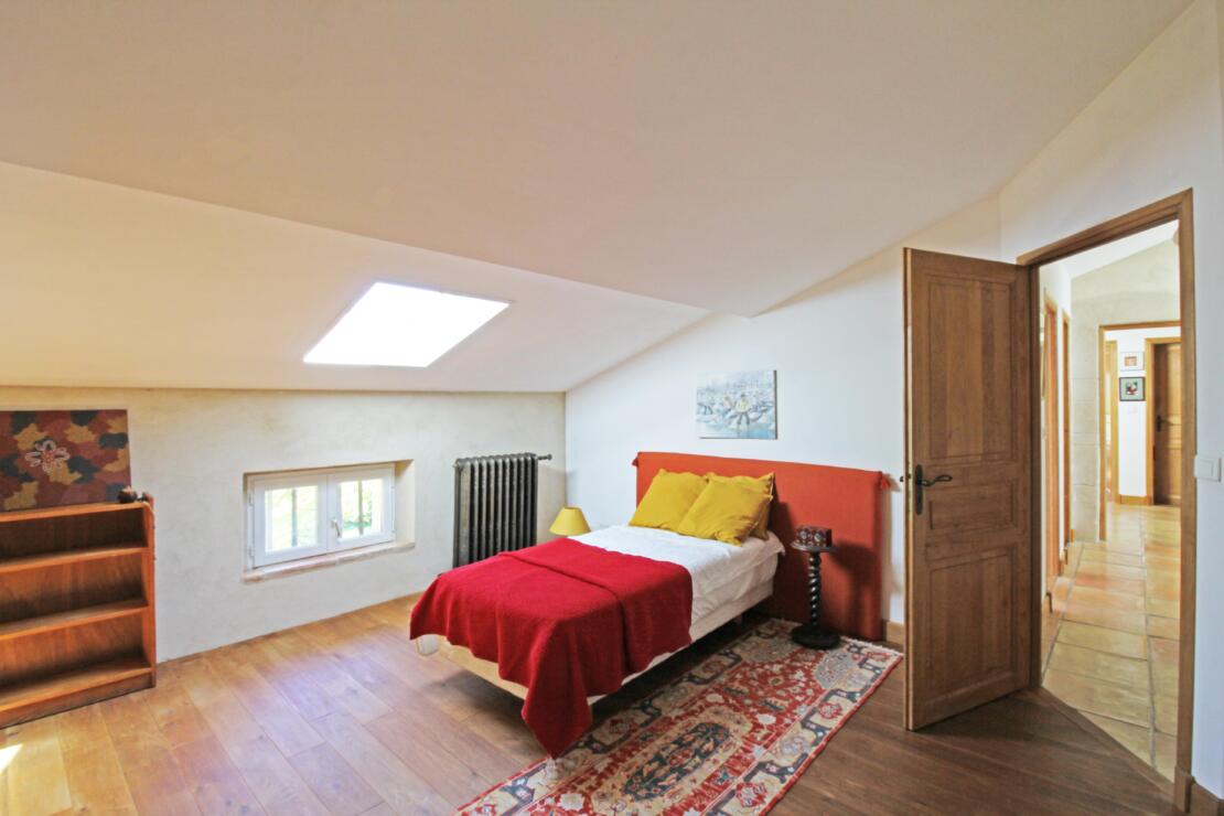 Stunning 4 bed property in the countryside with pool, large garden and renovated to a high standard