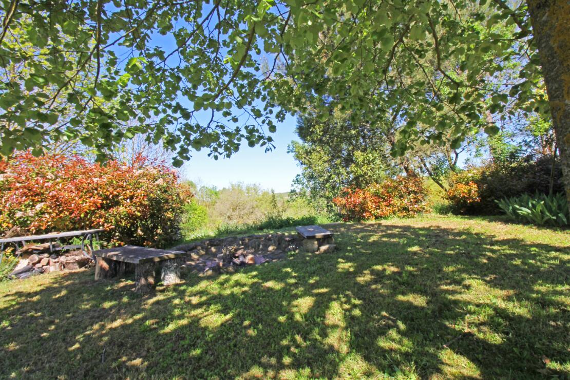 Stunning 4 bed property in the countryside with pool, large garden and renovated to a high standard