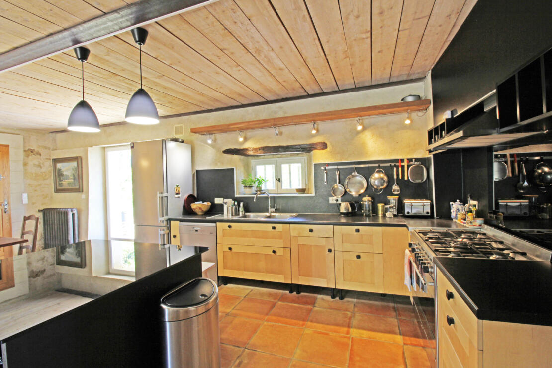 Stunning 4 bed property in the countryside with pool, large garden and renovated to a high standard