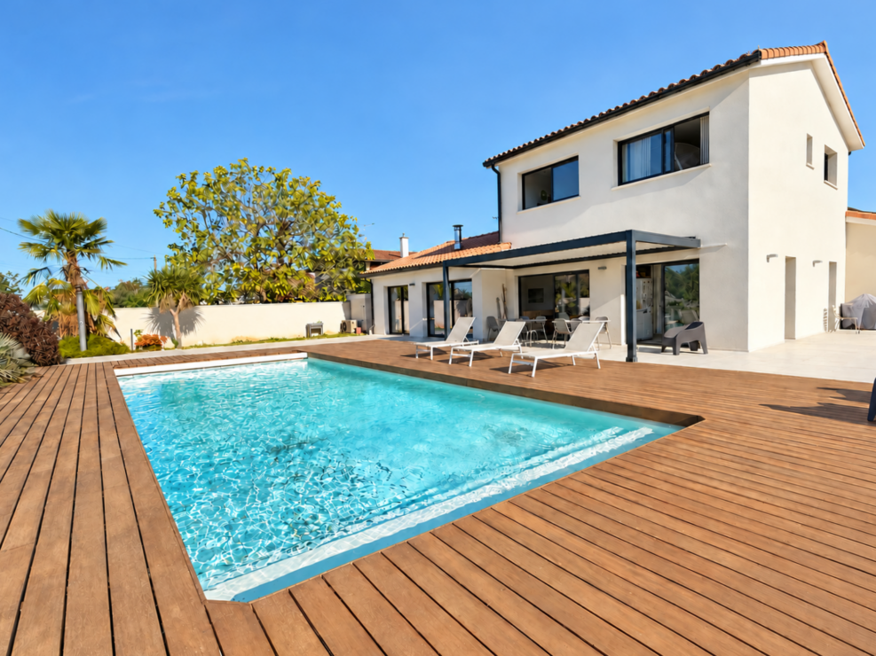 Estancarbon – Beautifully designed, move-in-ready home with heated pool and panoramic Pyrenees views