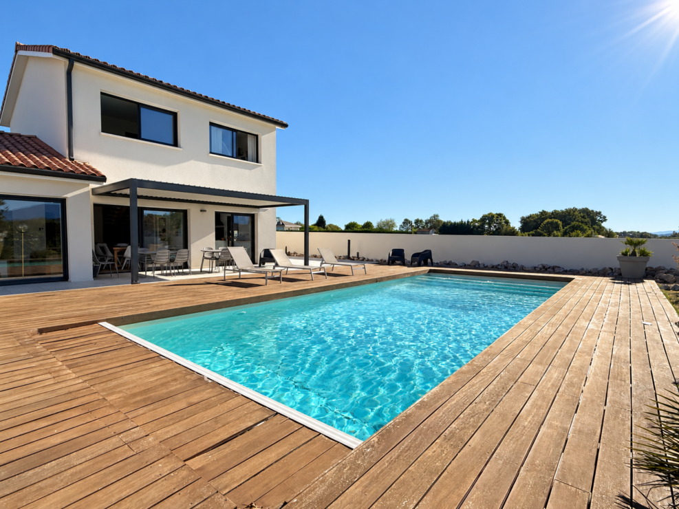 Estancarbon – Beautifully designed, move-in-ready home with heated pool and panoramic Pyrenees views
