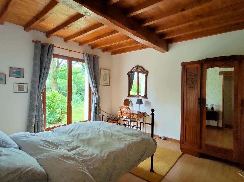 Beautiful spacious 5 bedroom house, with large garden and stunning views close to Tournay