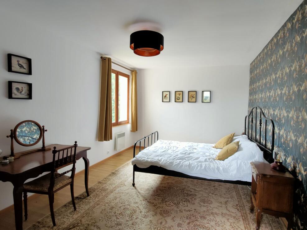 Beautiful spacious 5 bedroom house, with large garden and stunning views close to Tournay