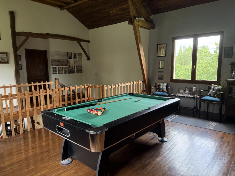 Beautiful spacious 5 bedroom house, with large garden and stunning views close to Tournay