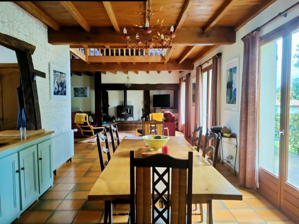 Beautiful spacious 5 bedroom house, with large garden and stunning views close to Tournay
