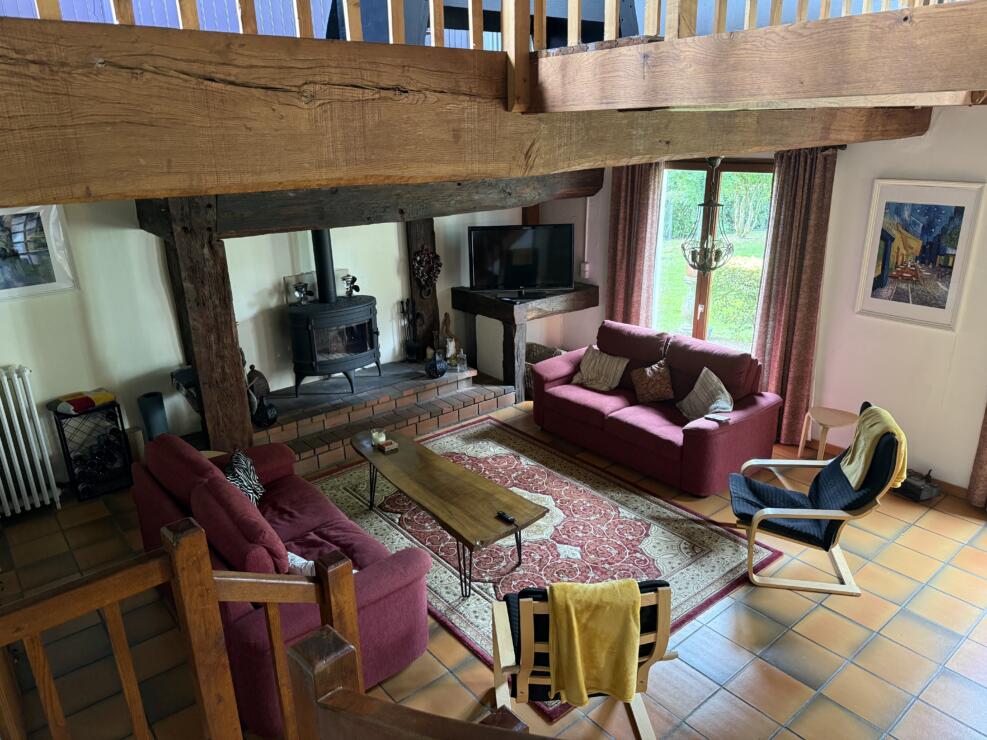 Beautiful spacious 5 bedroom house, with large garden and stunning views close to Tournay
