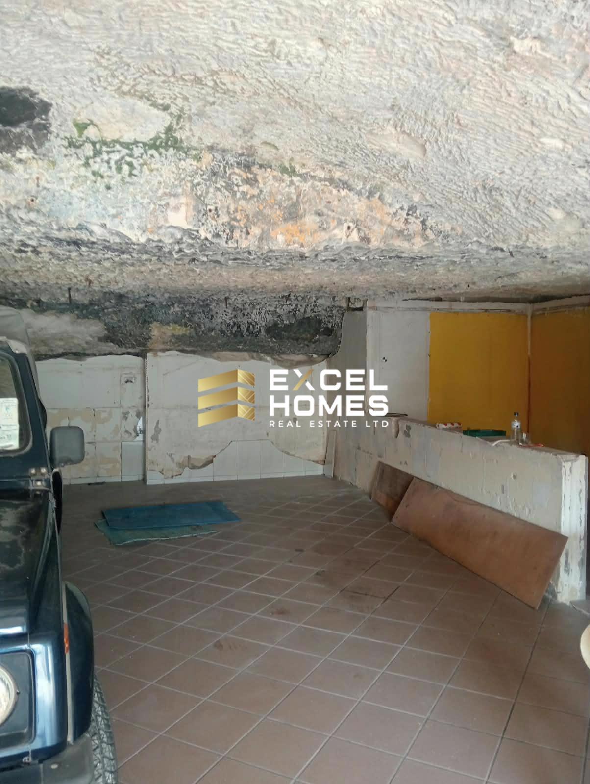 Bars & Restaurants in Mellieha, Malta – 69800