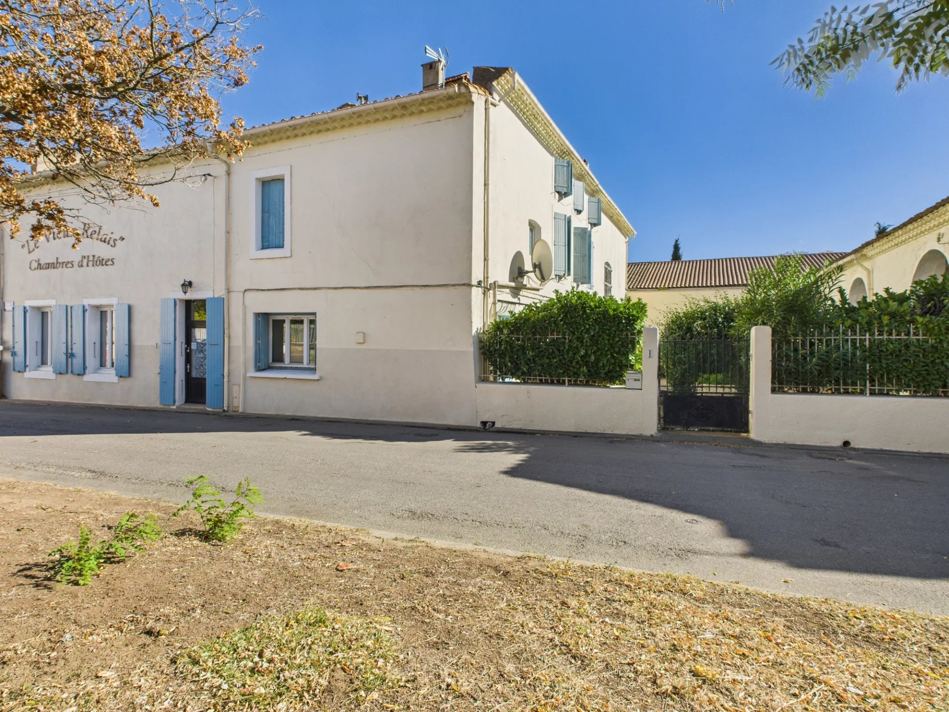 Pepieux: Large town house with pool, and a separate apartment, in centre of village with amenities, Occitanie – France – BVI60442