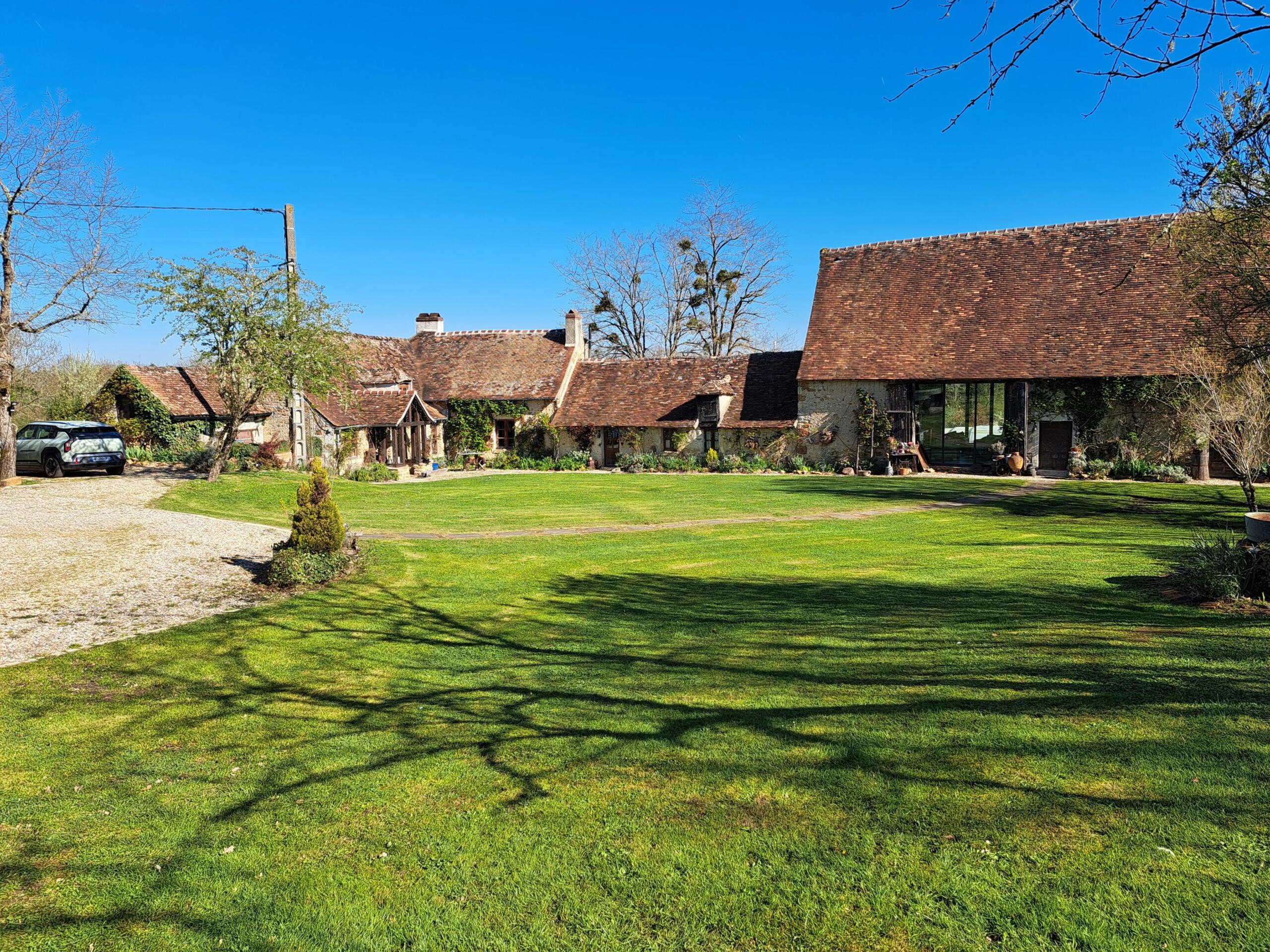 Contemporary, traditional, privacy, amenities!, Centre-Val de Loire – France – BVI66284