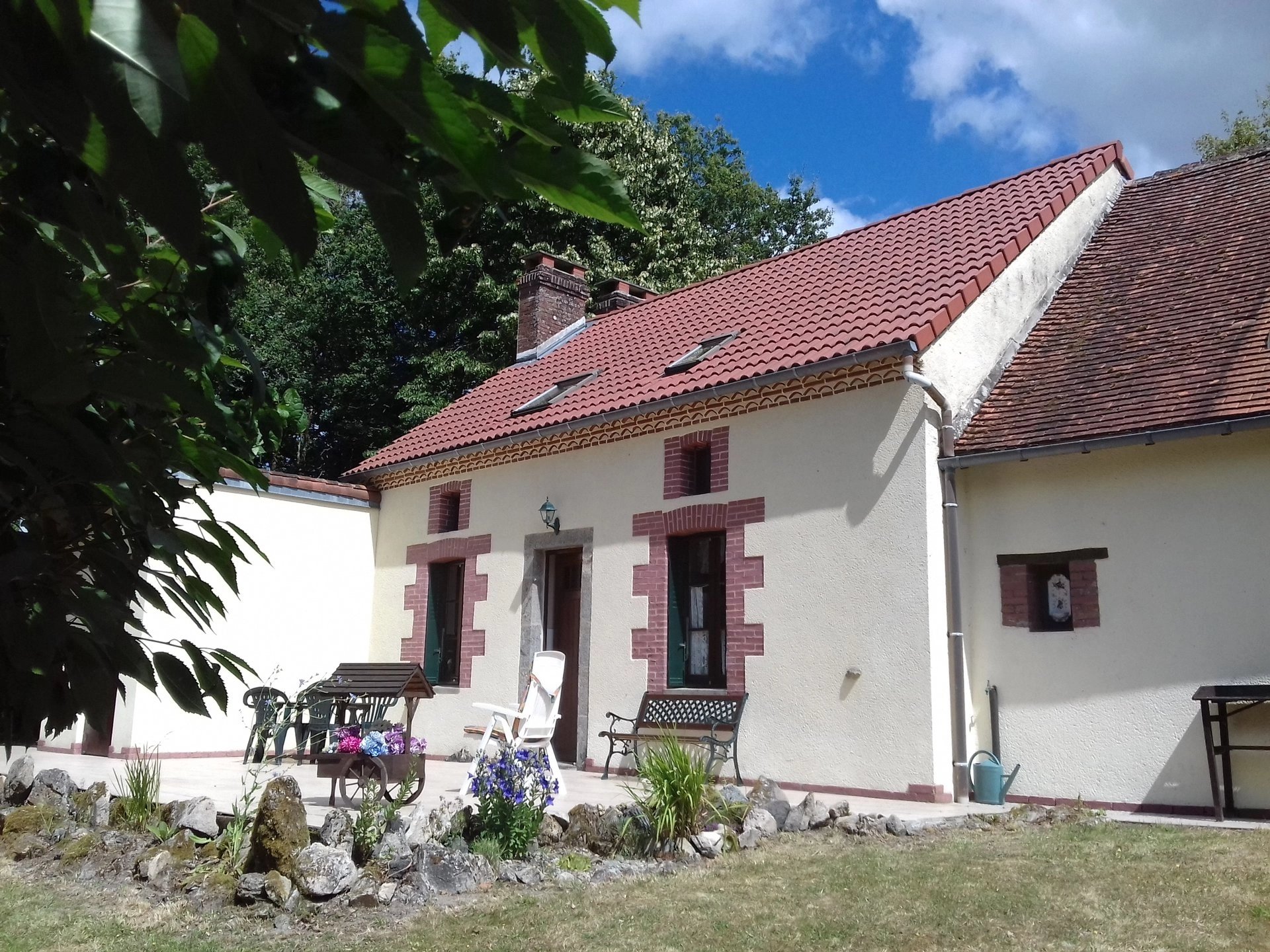 Great little country holiday home, perfect for rentals too, Nouvelle-Aquitaine – France – BVI83020