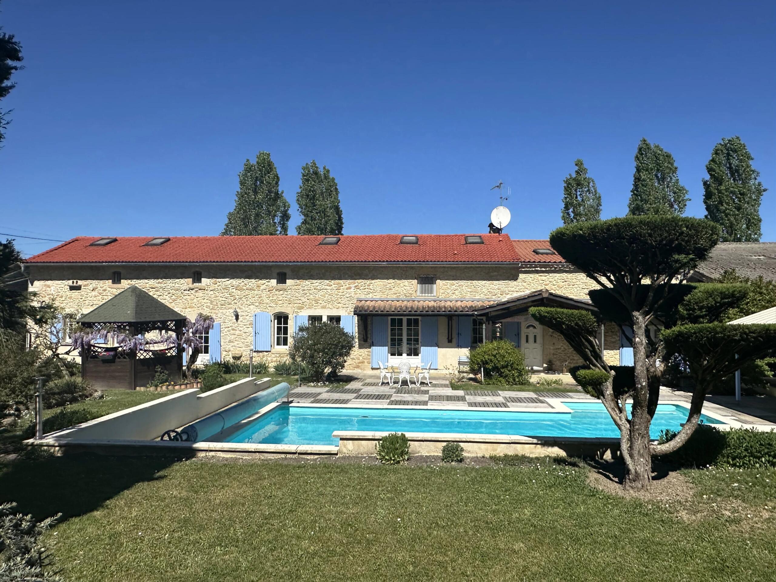 Lovely stone property with guest house, outbuildings and pool near Monségur and Duras, Nouvelle-Aquitaine – France – BVI82378