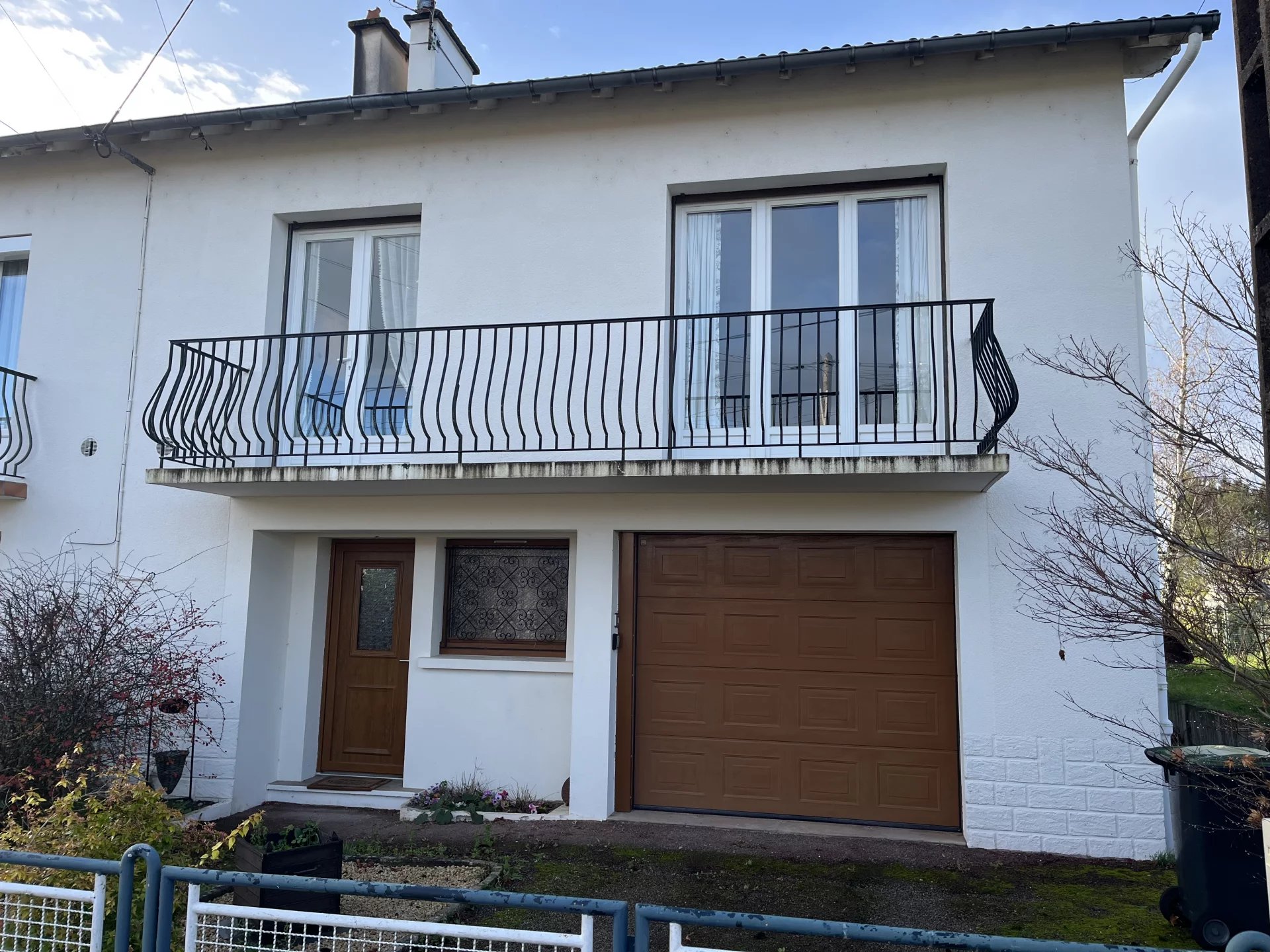 Spacious family home on the edge of a large market town, Nouvelle-Aquitaine – France – BVI83773