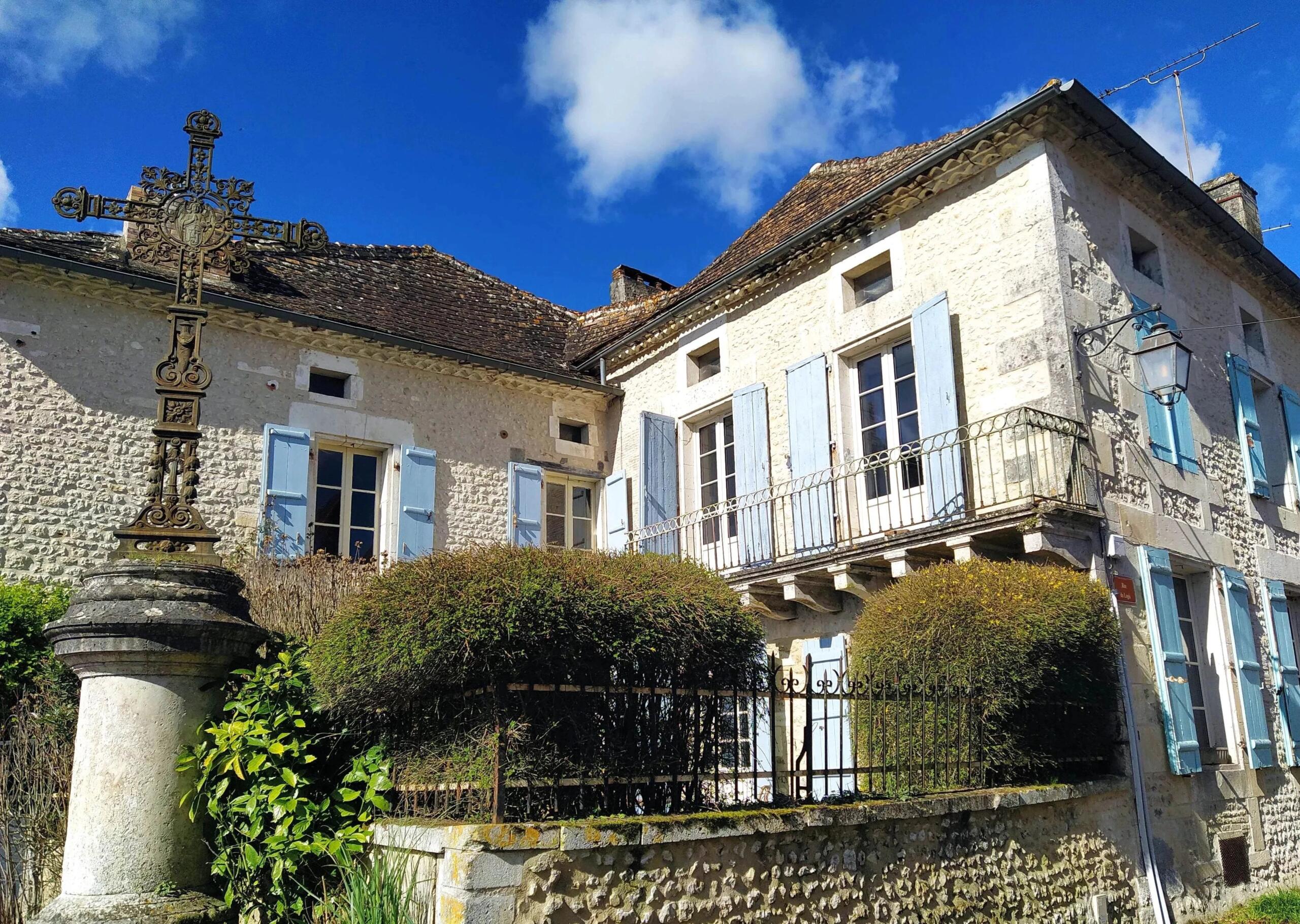 Stylish and spacious village house with low-maintenance outside space, Nouvelle-Aquitaine – France – BVI84782