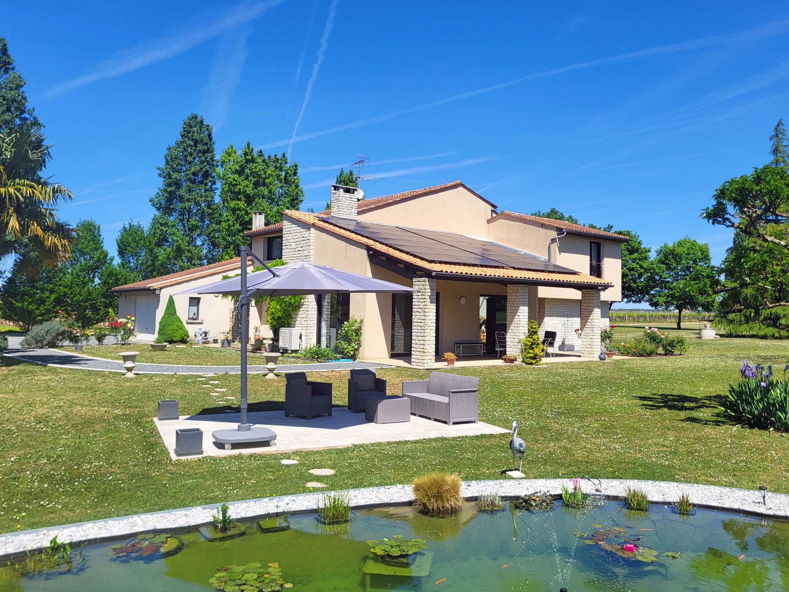 Beautiful, 4-bedroom, family home in Jarnac, Nouvelle-Aquitaine – France – BVI85246