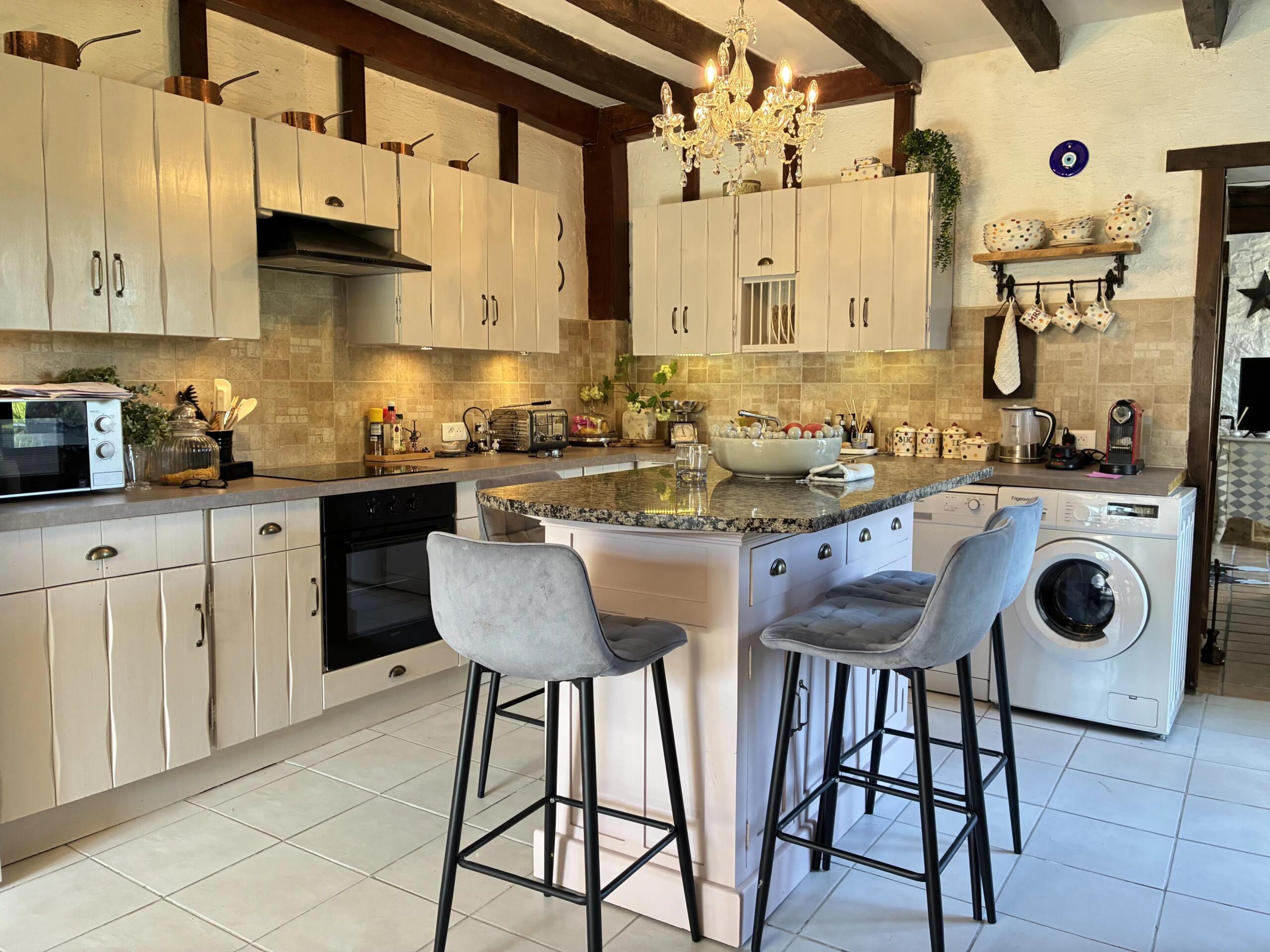 Character Cottage, beautifully presented, sold furnished!, Nouvelle-Aquitaine – France – BVI85321