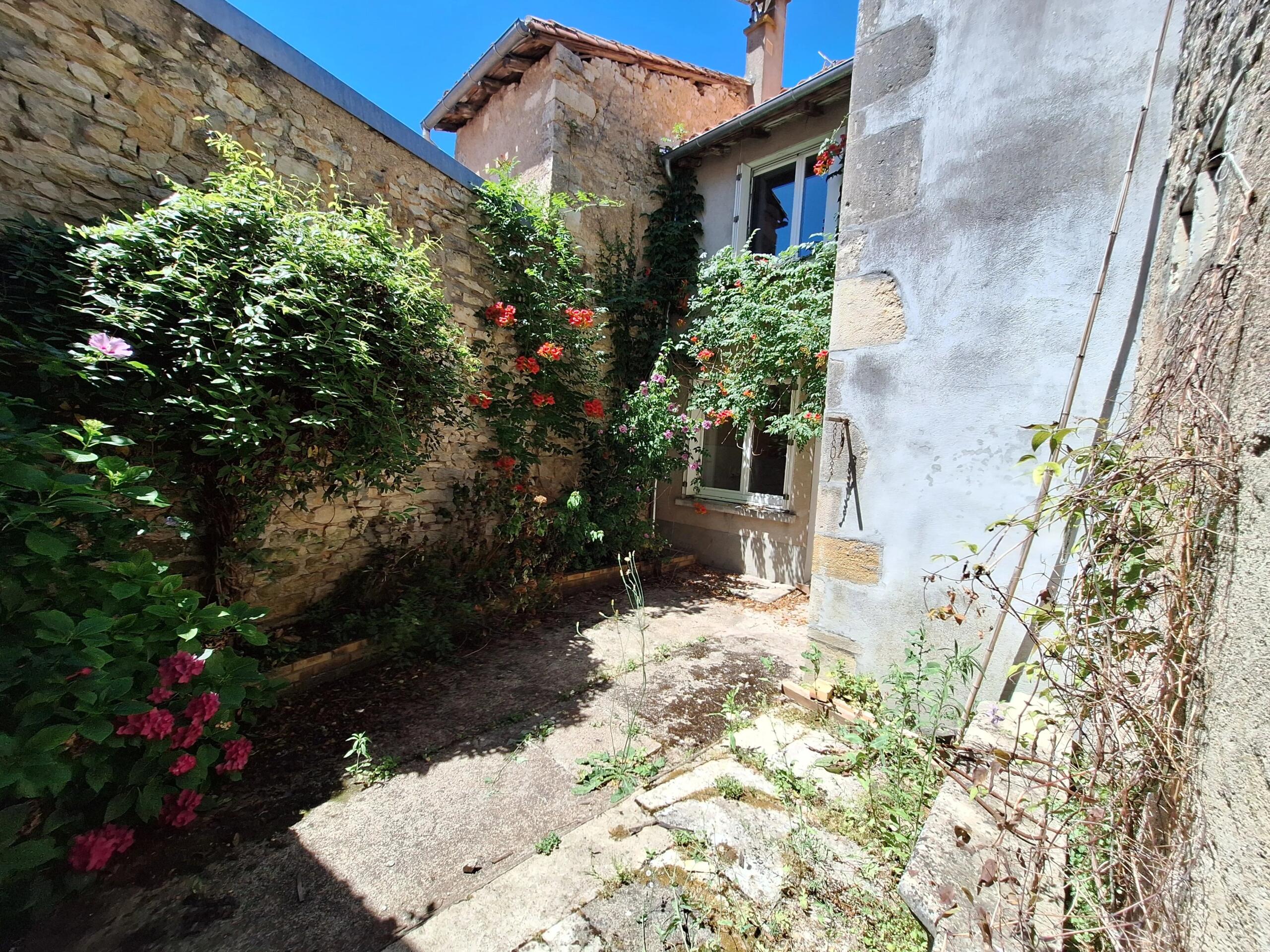 Stylish renovation project to finish, Nouvelle-Aquitaine – France – BVI86324