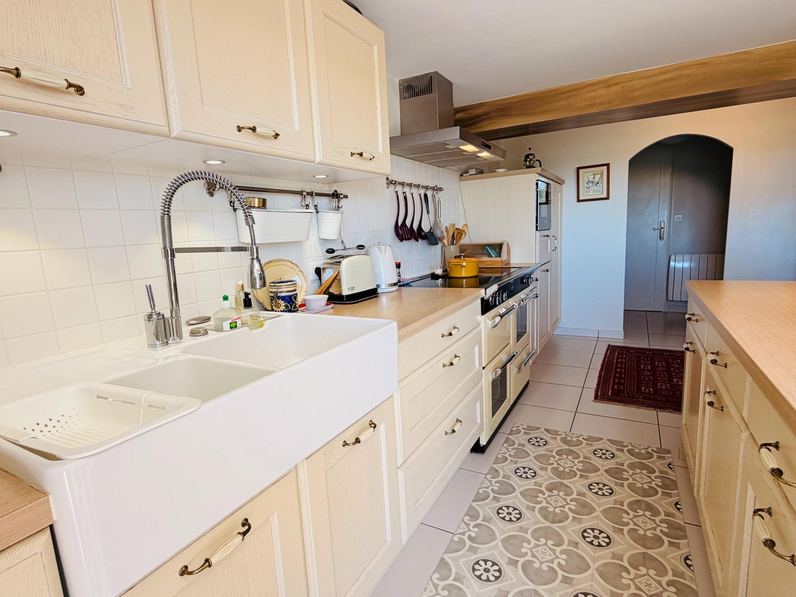 Turnkey Dordogne Valley home with four en-suite bedrooms, heated pool and panoramic views, Nouvelle-Aquitaine – France – BVI86854