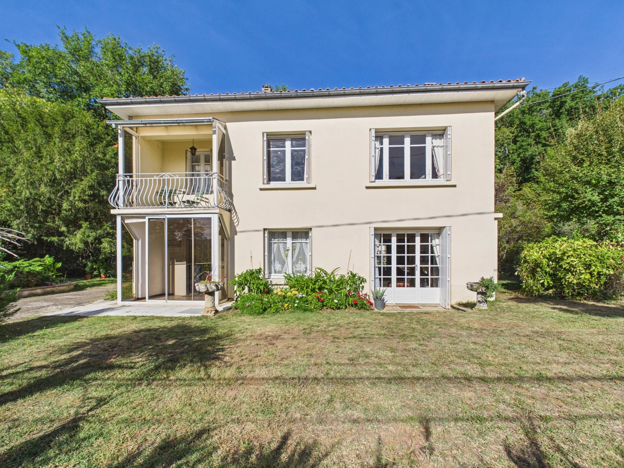 Lovely house with large barn and mature garden, Nouvelle-Aquitaine – France – BVI86855