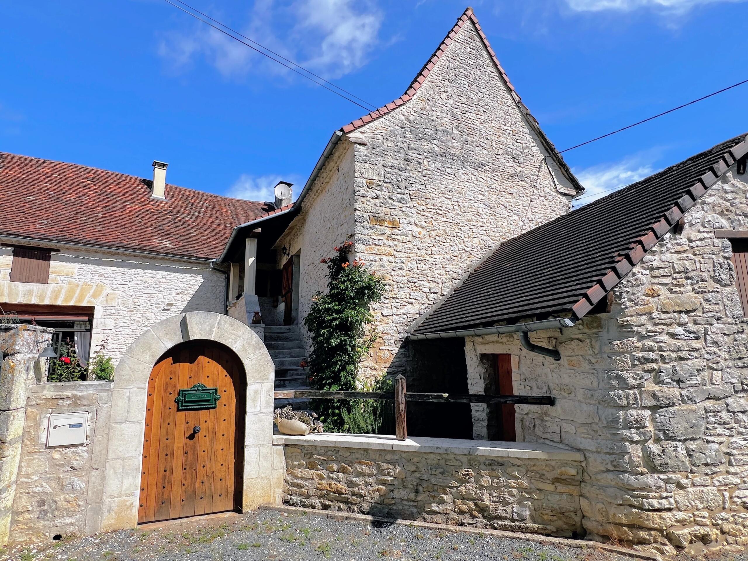 Character home 3 bedrooms and large garden, Nouvelle-Aquitaine – France – BVI87171