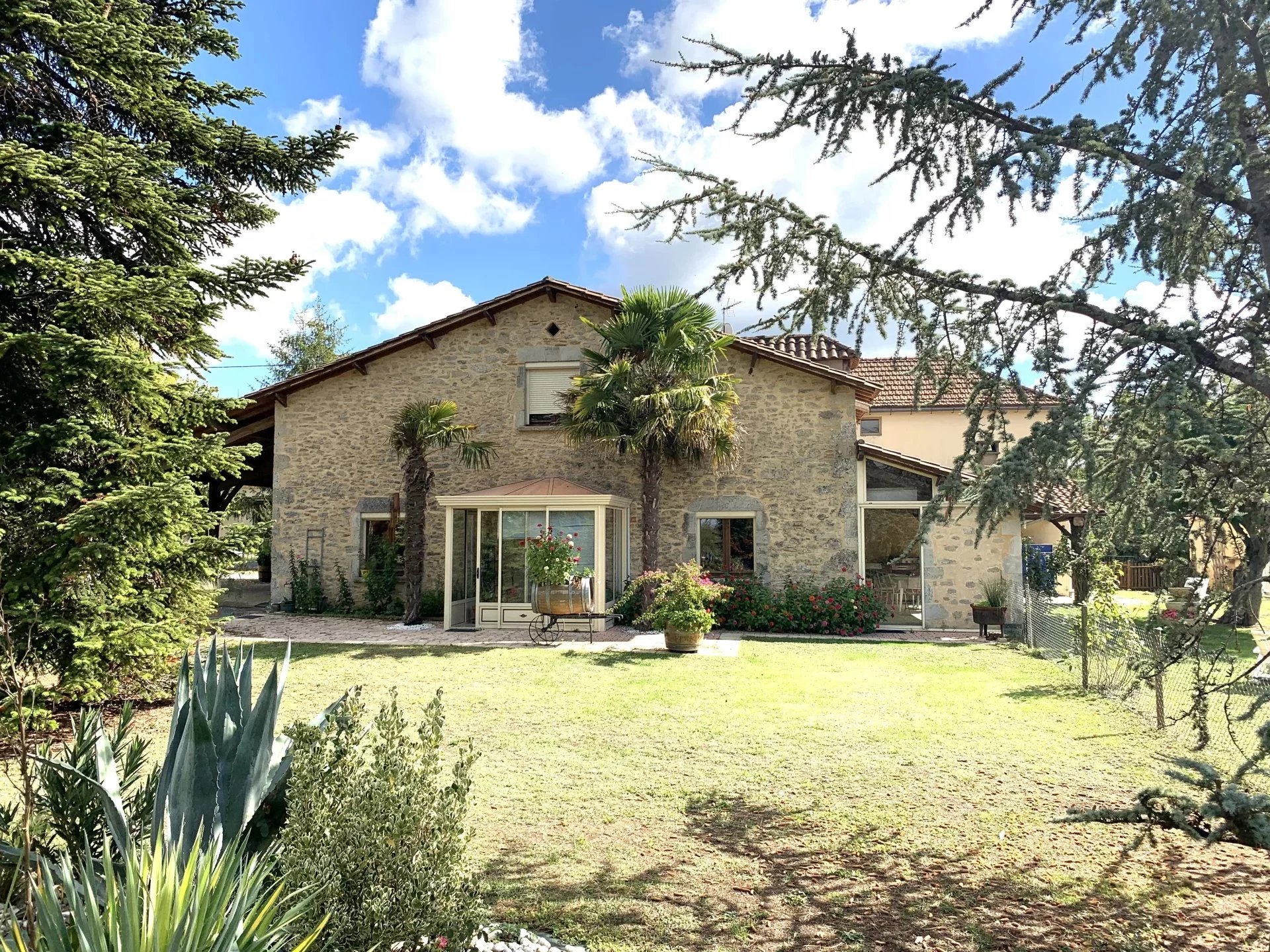 Renovated Farmhouse with Two Cottages, Nouvelle-Aquitaine – France – BVI87421