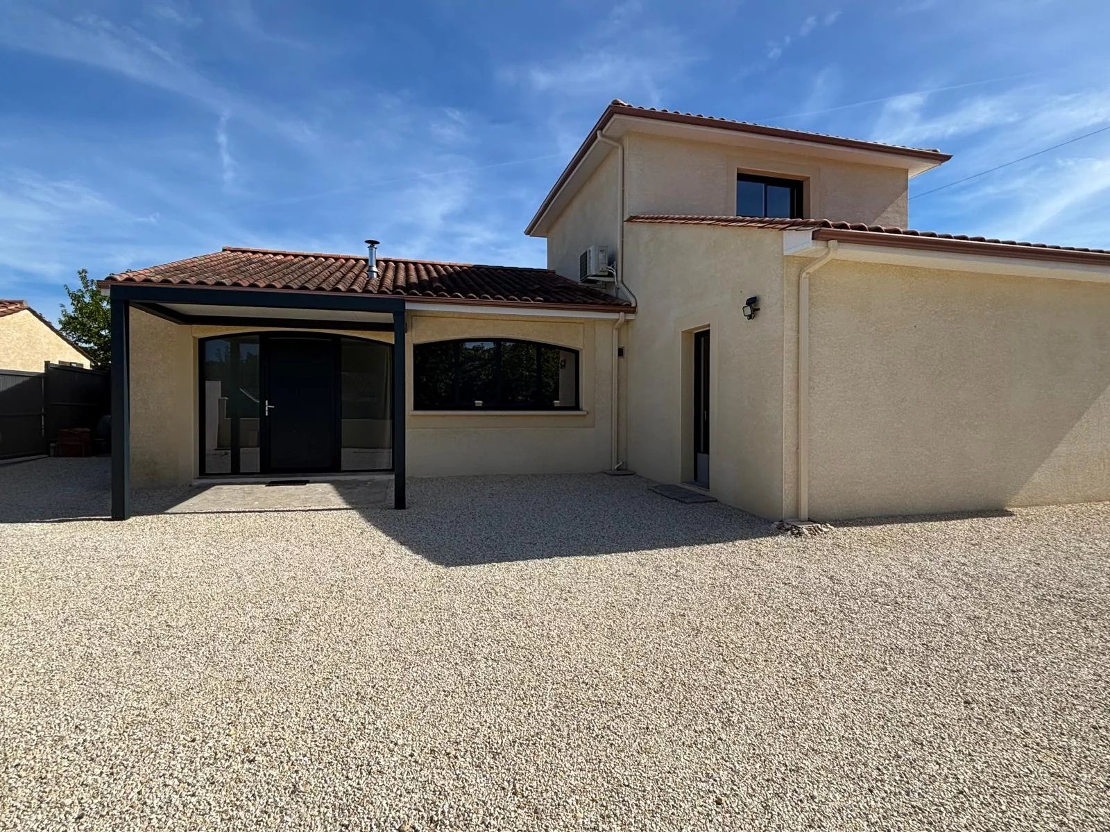 Contemporary, low maintenance 4 bedroom house, Nouvelle-Aquitaine – France – BVI87471