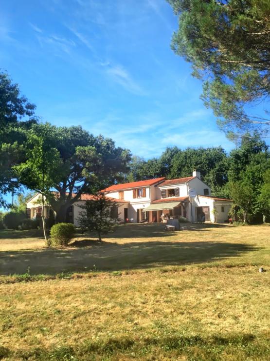 Traditional 5 bedroom property with views to the Pyrenees. Peaceful location.