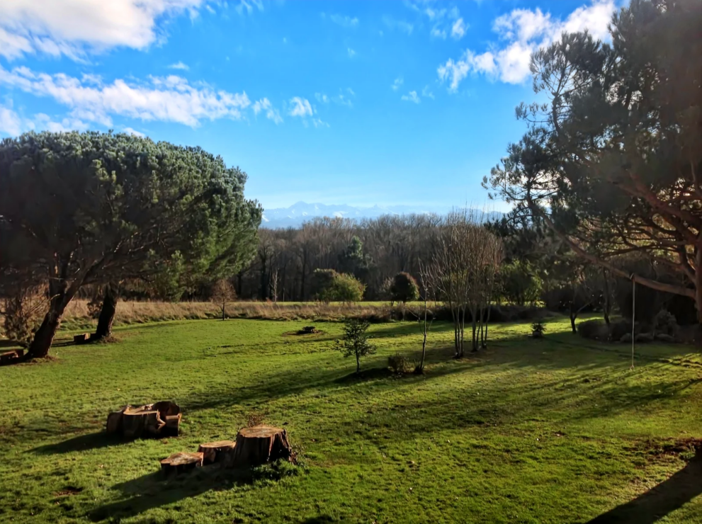 Traditional 5 bedroom property with views to the Pyrenees. Peaceful location.