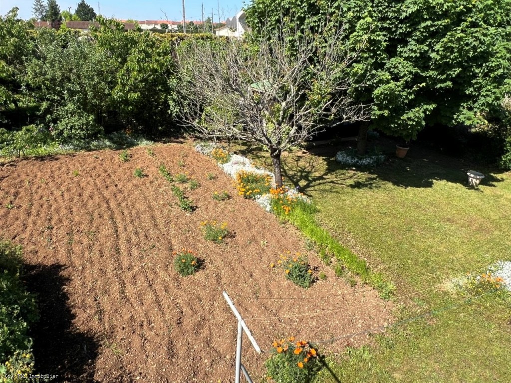 4 bedroom House in Ruffec, France – r7597