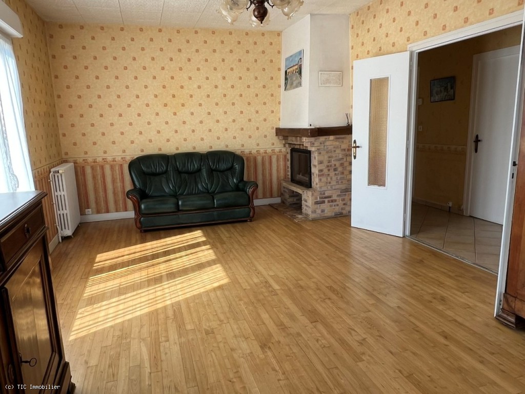 4 bedroom House in Ruffec, France – r7597