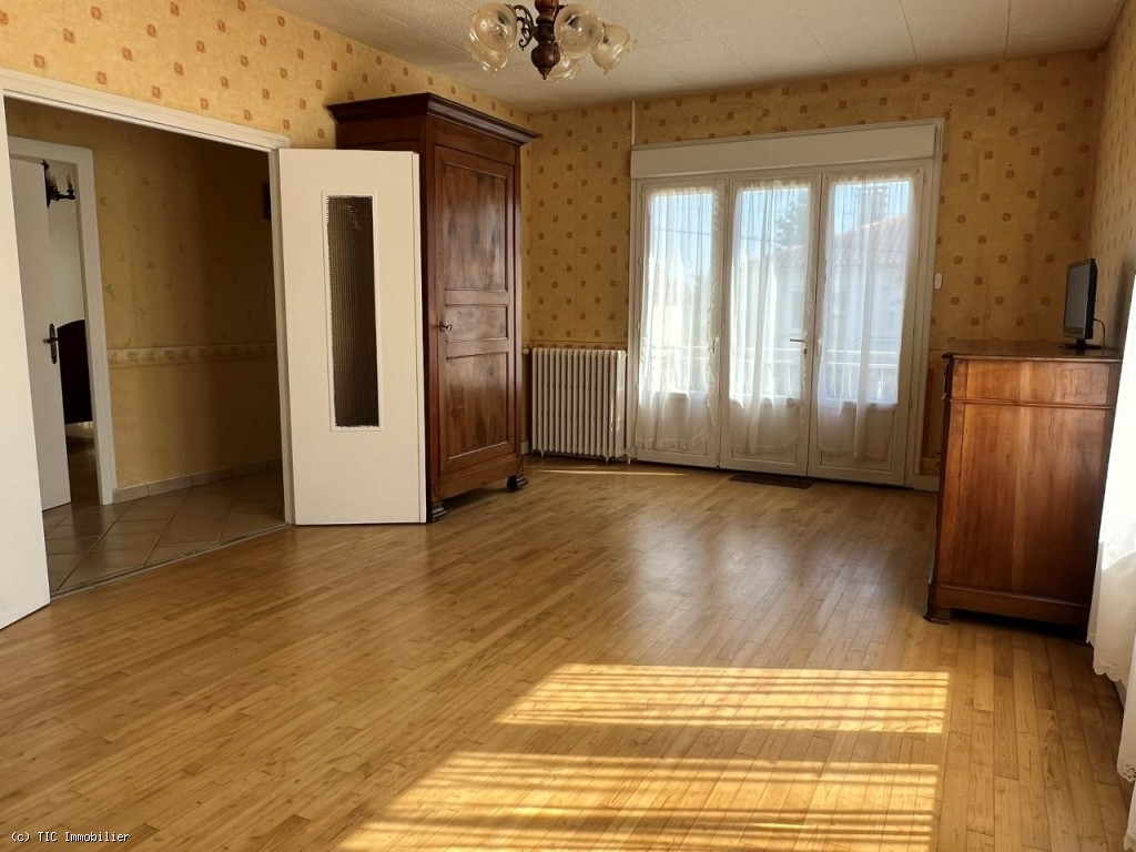 4 bedroom House in Ruffec, France – r7597