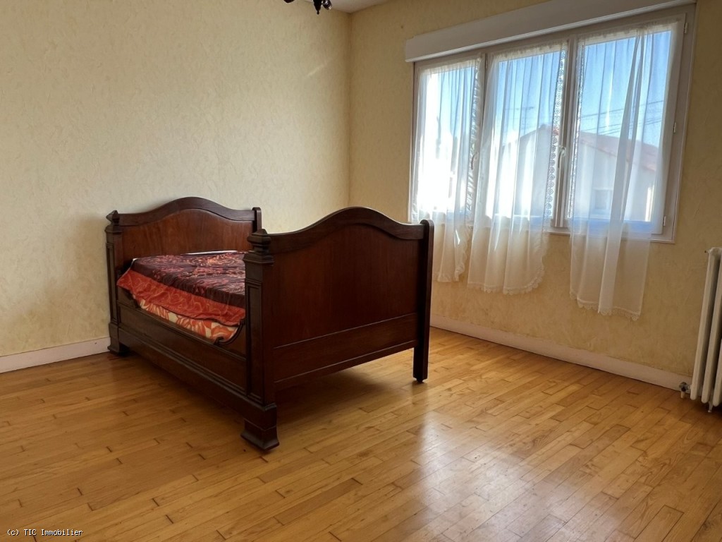 4 bedroom House in Ruffec, France – r7597