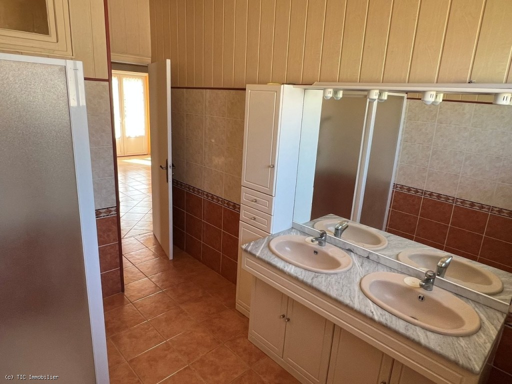 4 bedroom House in Ruffec, France – r7597