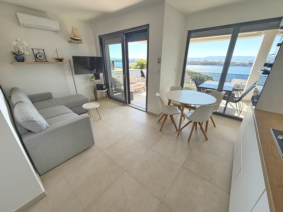 2 bedroom apartment in Omišalj, Croatia – 103730