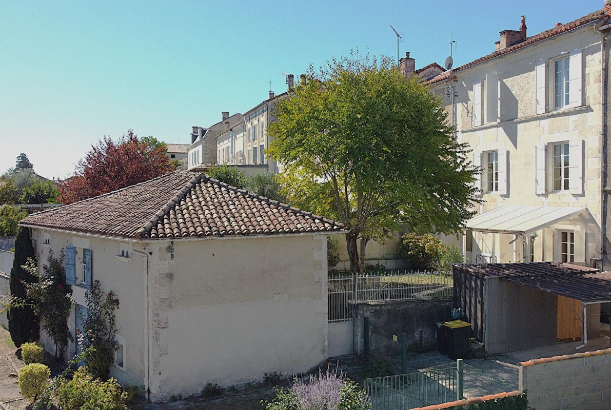 3 bedroom maison in Montmoreau, Charente, France