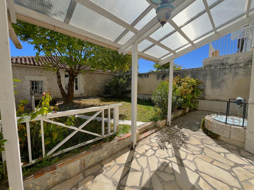 3 bedroom maison in Montmoreau, Charente, France