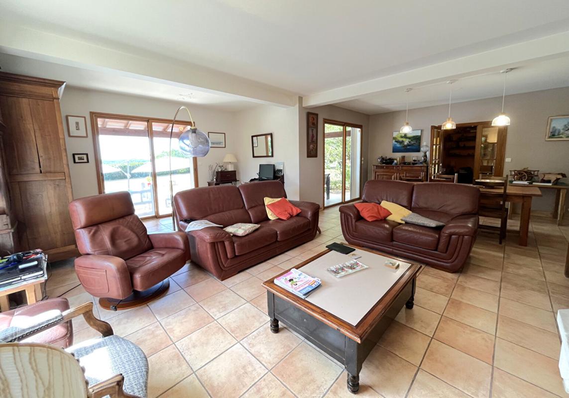 5 bedroom villa in Montmoreau, Charente, France