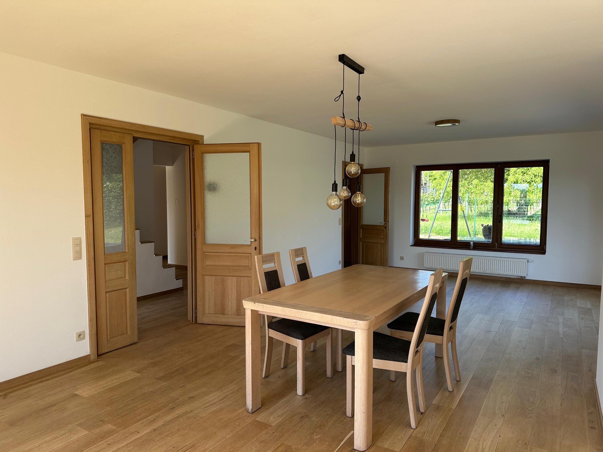 Large 400 m² family home · 5 bedrooms · 10 min from Namur