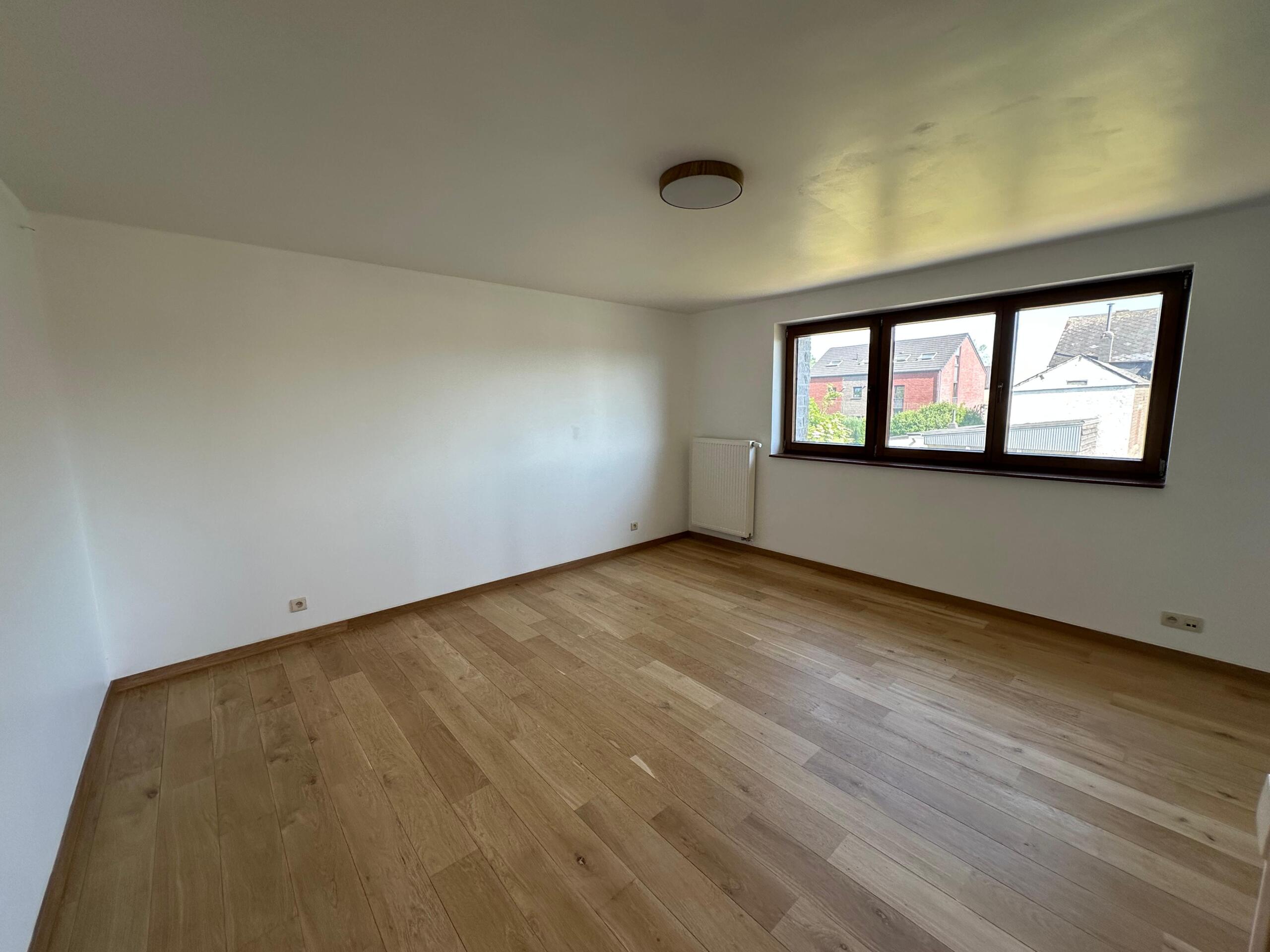 Large 400 m² family home · 5 bedrooms · 10 min from Namur