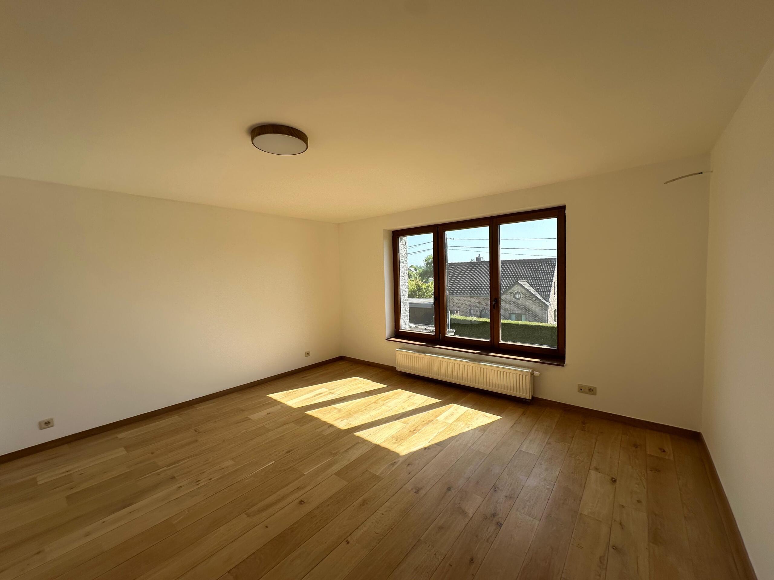 Large 400 m² family home · 5 bedrooms · 10 min from Namur