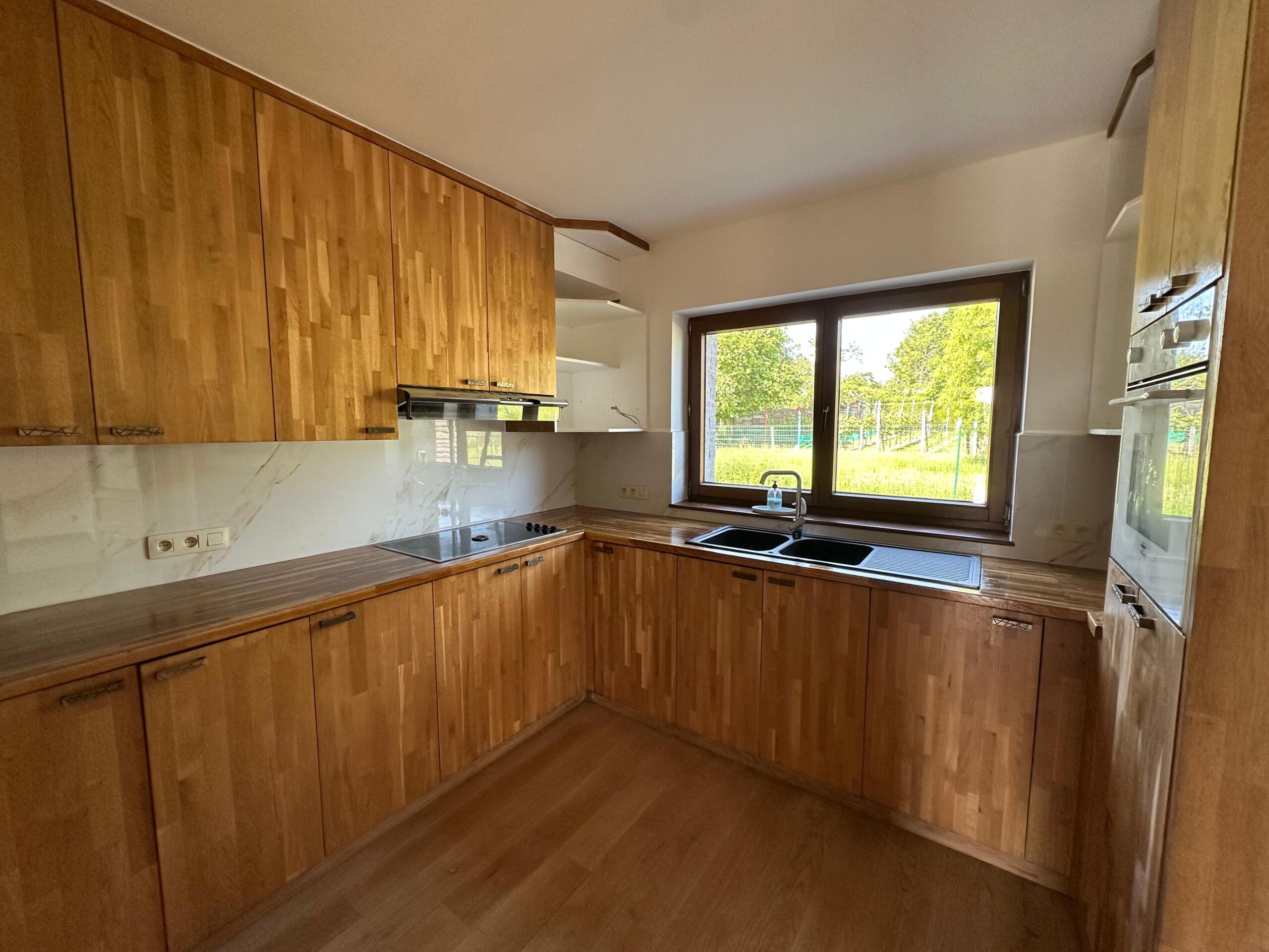 Large 400 m² family home · 5 bedrooms · 10 min from Namur