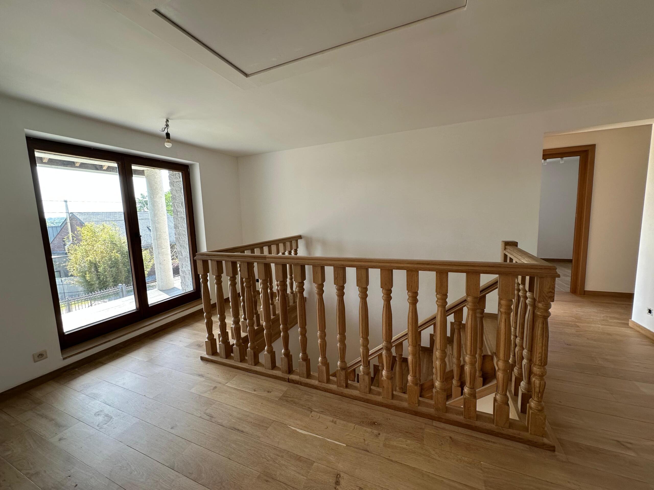 Large 400 m² family home · 5 bedrooms · 10 min from Namur