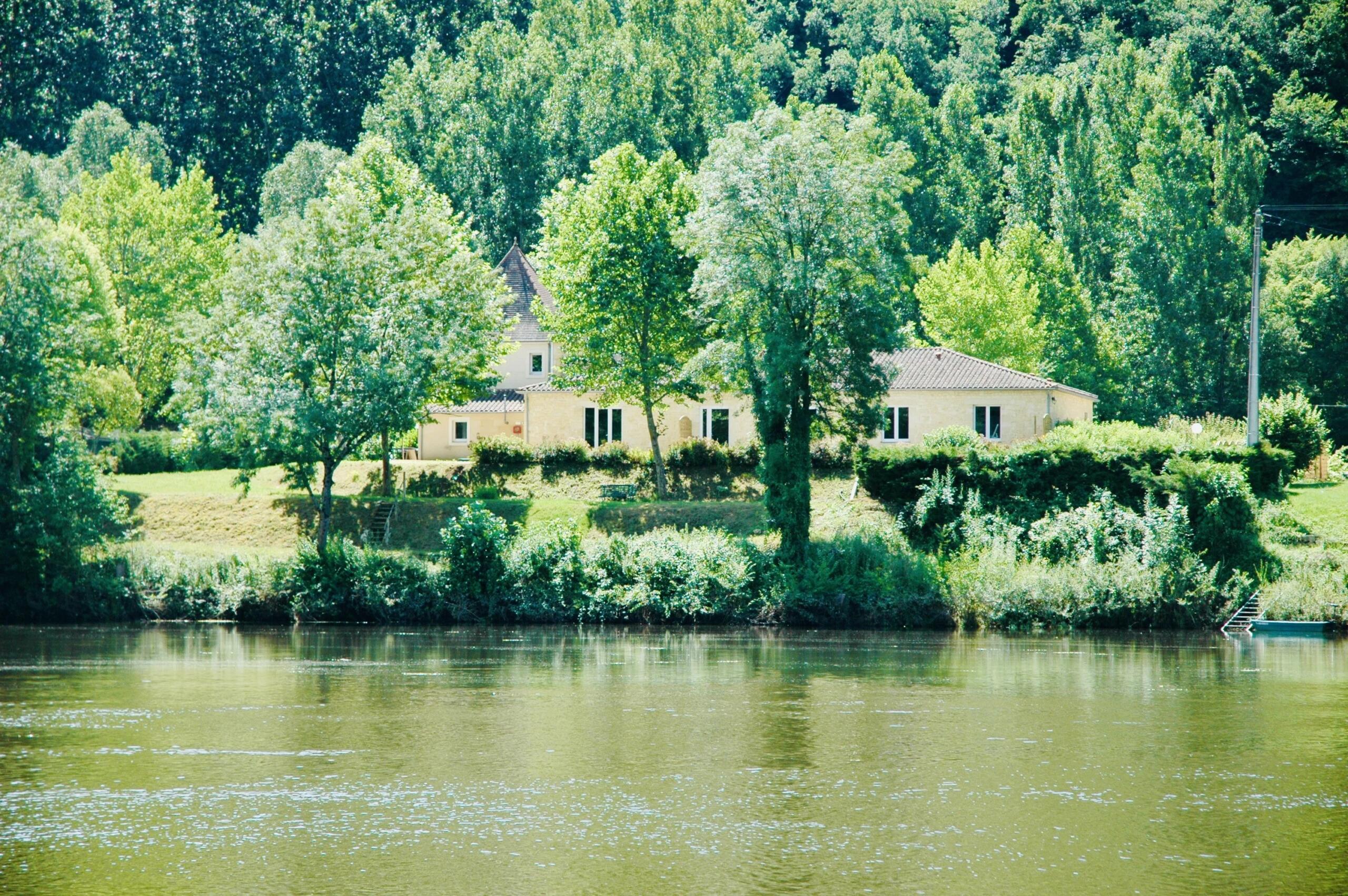 Elegant Riverside Home with Flexible Living, Nouvelle-Aquitaine – France – BVI70013