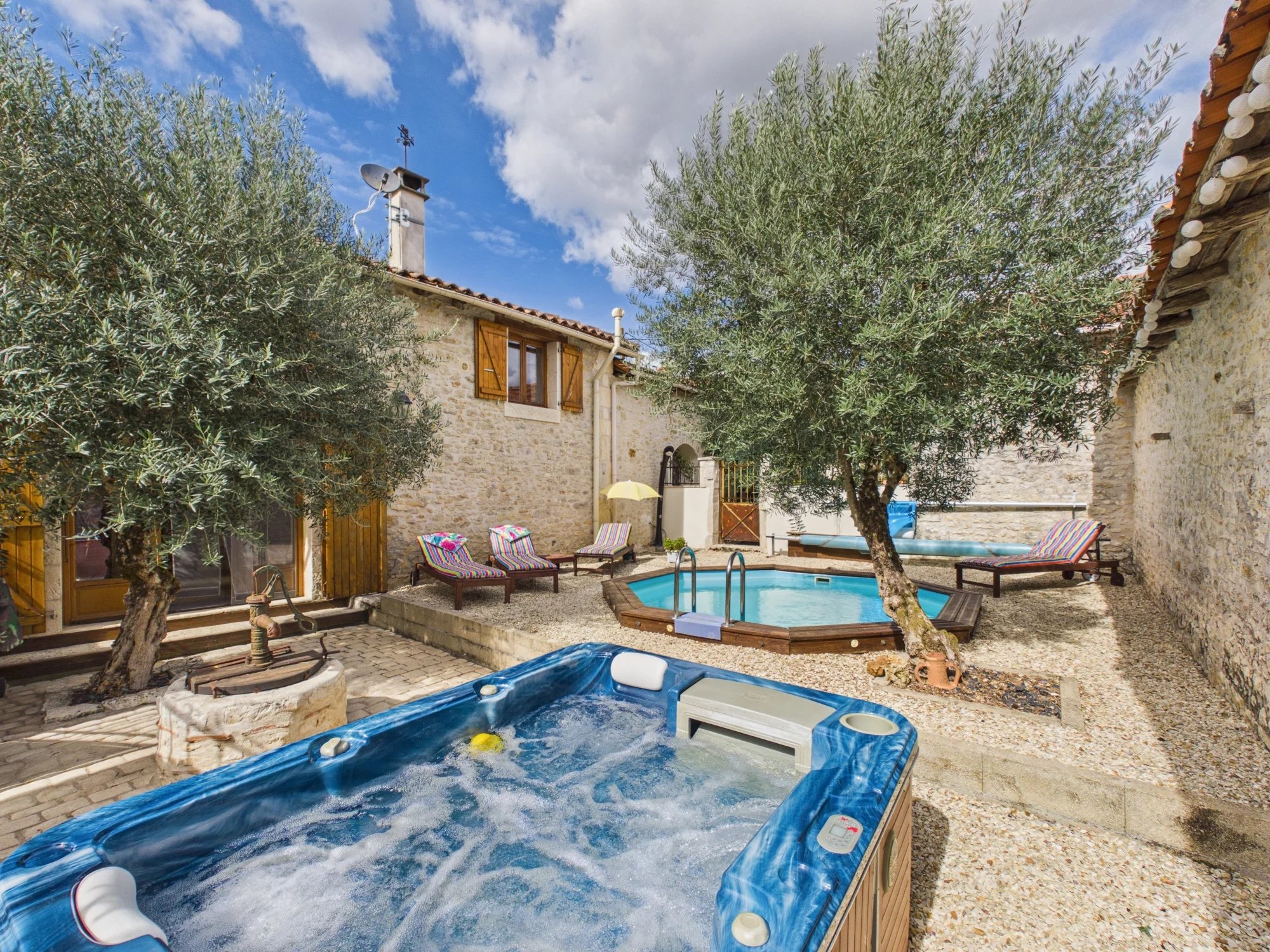 Two houses with swimming pool, jacuzzi, large barn and countryside views, Nouvelle-Aquitaine – France – BVI82524