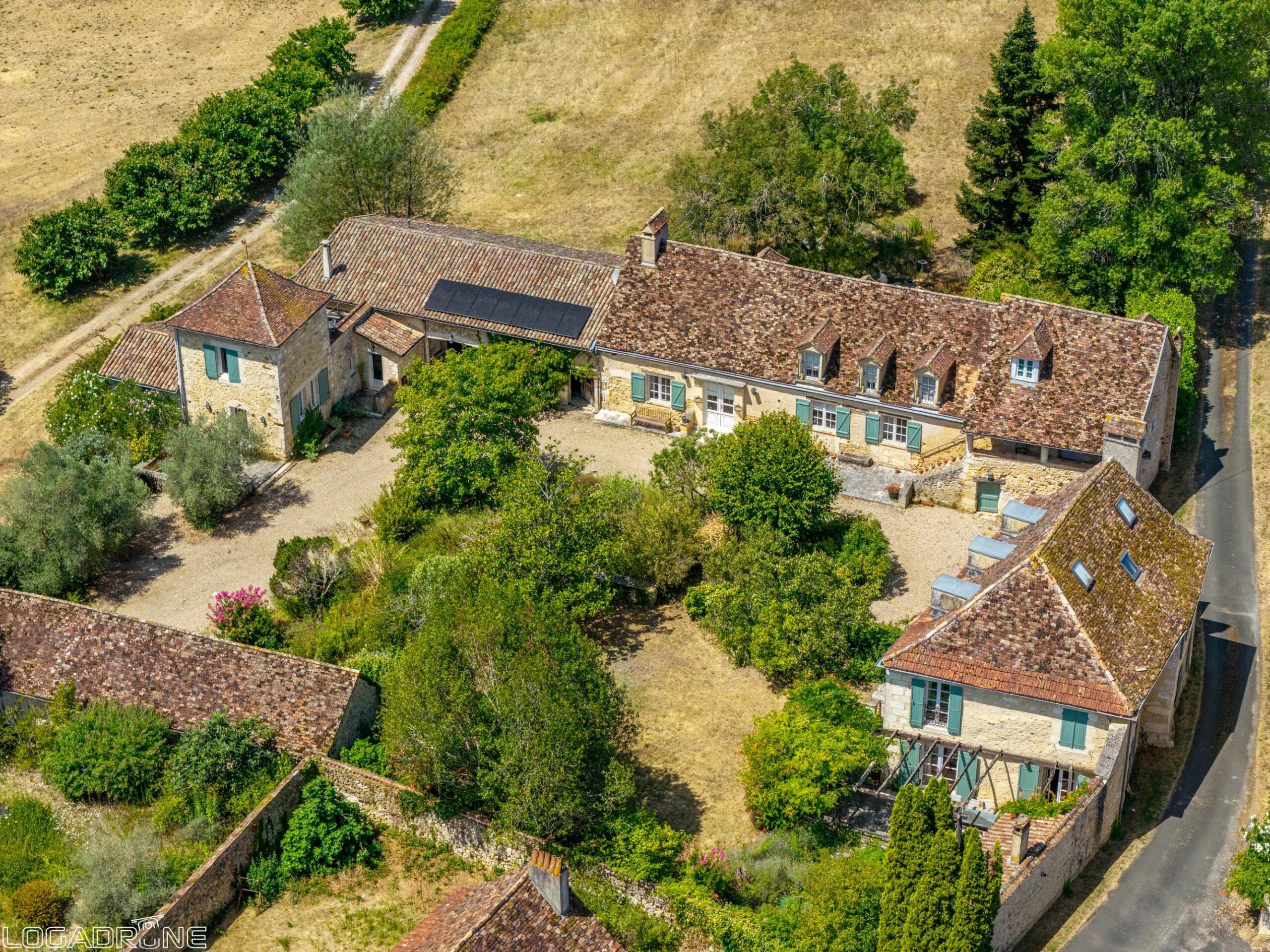 Historical Manoir with Guest House, Pigeonnier and Pools, Nouvelle-Aquitaine – France – BVI83067